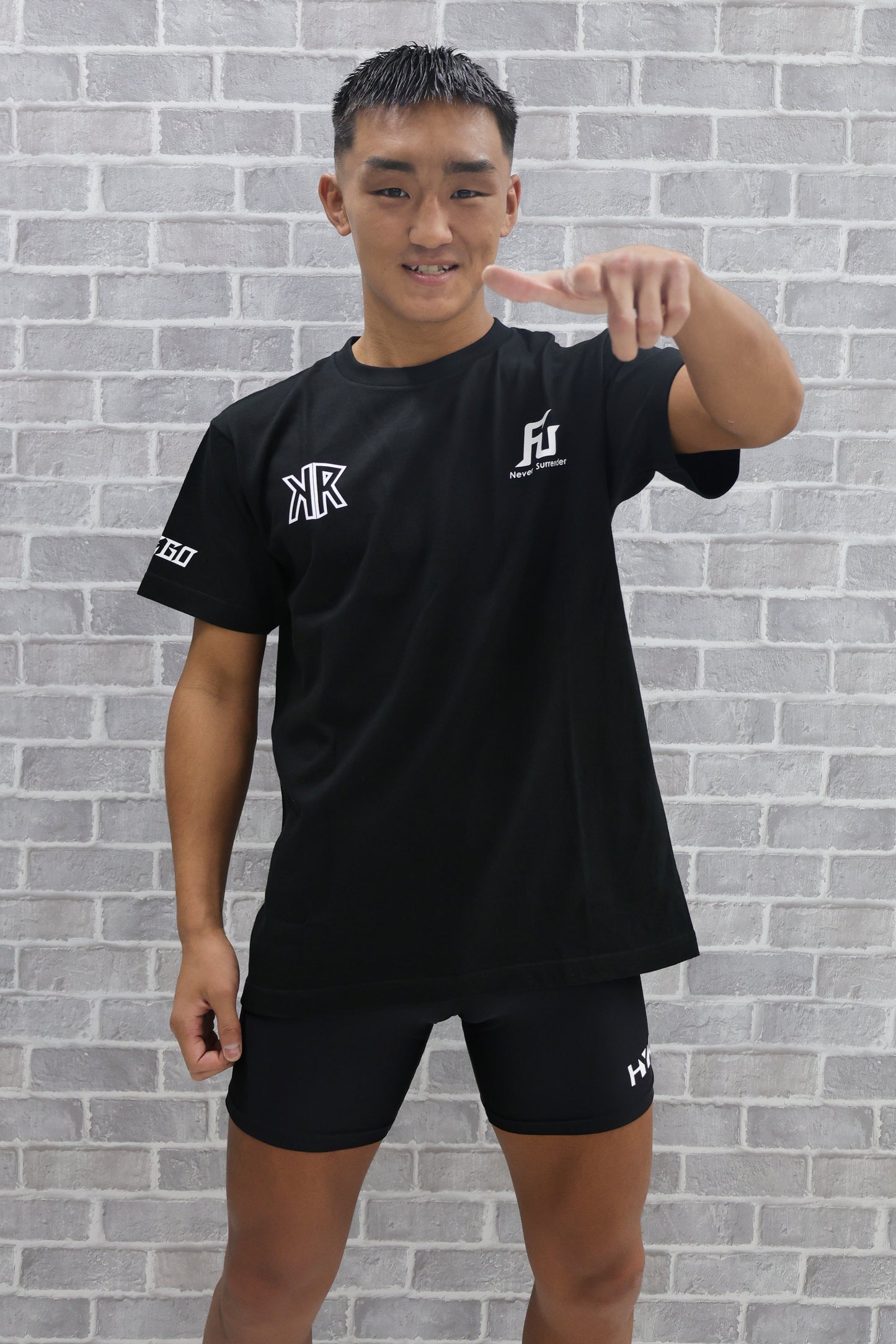 数島大陸(及川道場)×FUEGO LOGO T恤【黑✕白】