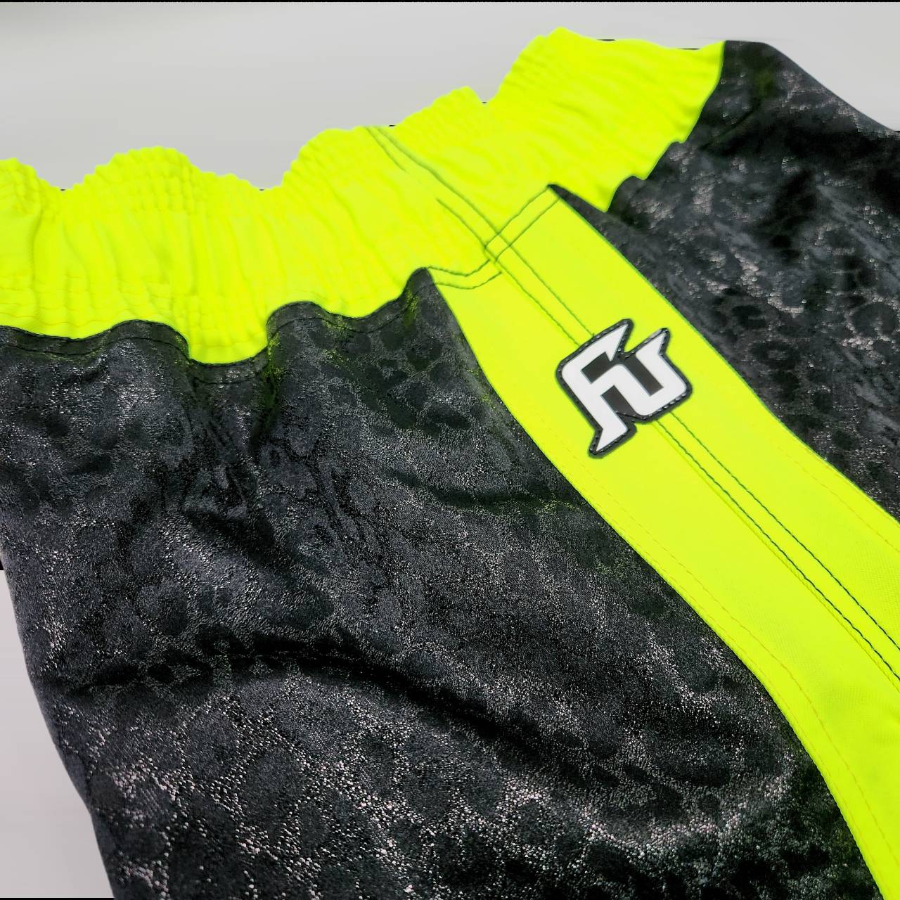 TK3 MODEL キックボクシングショーツ(ミドル丈) -